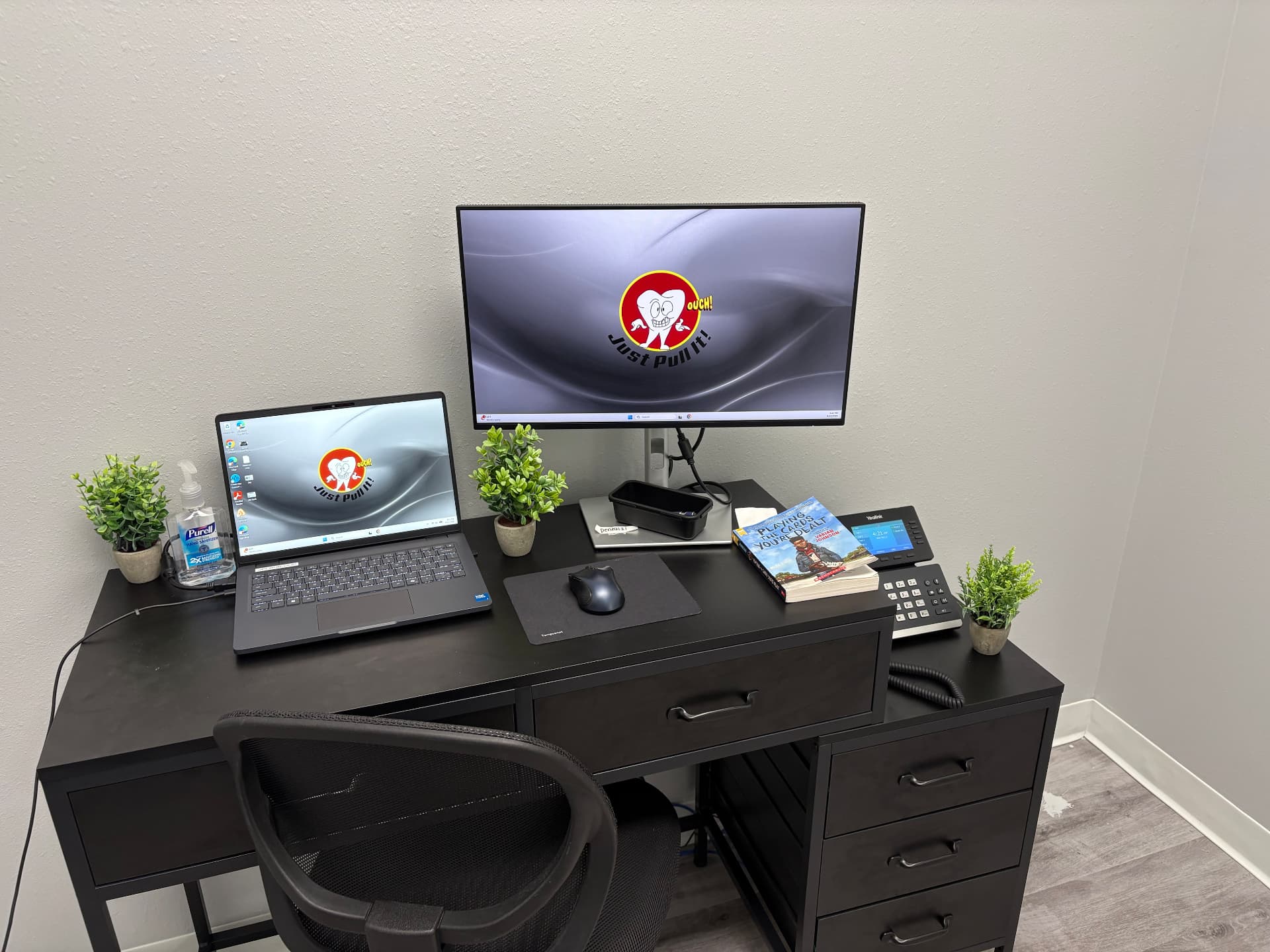 Patient consultation workstation at the Just Pull It Brandon office