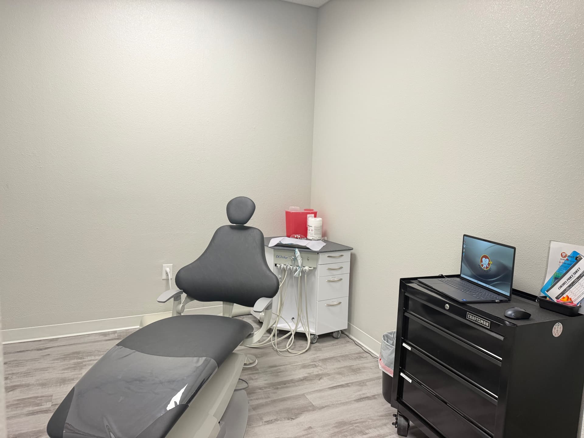 Dental treatment room at the Just Pull It Pinellas Park office