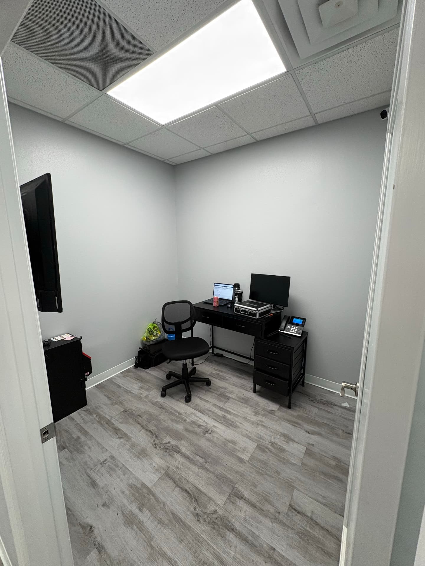 Consultation room inside the Just Pull It Brandon office